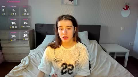 Snapshot of shelyymoon chatting on 10.06.25 ShelyMoon online show from 10.06.25