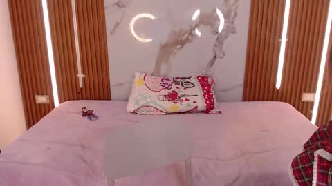 Snapshot of shena_nomy1 chatting on 10.18.25 shena_nomy1 online show from 10.18.25