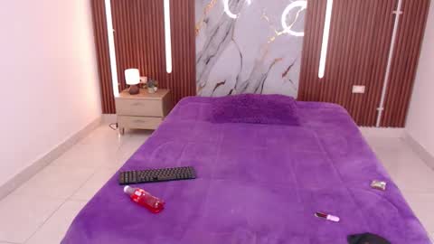 Snapshot of shena_nomy1 chatting on 12.15.25 shena_nomy1 online show from 12.15.25