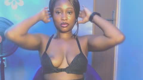 Snapshot of shena_xnomy chatting on 06.18.26 Favour online show from 06.18.26