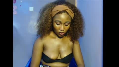 Snapshot of shena_xnomy chatting on 06.25.26 Favour online show from 06.25.26