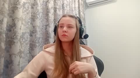 Snapshot of sherrylkeep chatting on 11.28.25 Lisa online show from 11.28.25