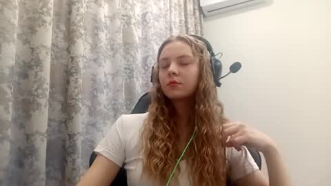 Lisa online show from 12.04.25