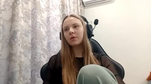 Lisa online show from 12.23.25