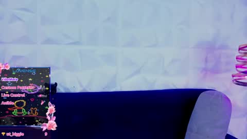 Snapshot of sherydan_love chatting on 02.13.25 mia online show from 02.13.25