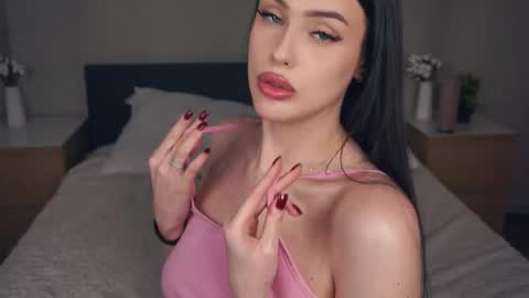 Mia online show from 11.27.25