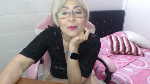Snapshot of shira_evans40 chatting on 01.25.25 shira evans40 online show from 01.25.25