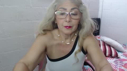 Snapshot of shira_evans40 chatting on 01.27.25 shira evans40 online show from 01.27.25