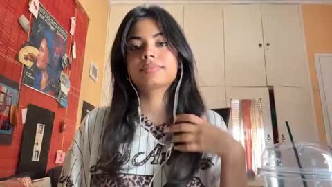 Snapshot of shirleendurrah chatting on 05.04.26 Karin online show from 05.04.26