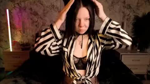 Snapshot of shirley_hartt chatting on 05.25.26 sirli online show from 05.25.26