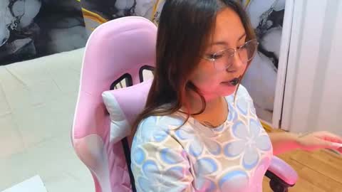 Snapshot of shizuka_wet chatting on 11.27.25 Shizuka online show from 11.27.25