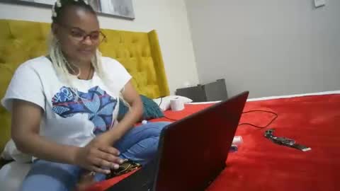 Snapshot of shotofmocha chatting on 09.19.25 shotofmocha online show from 09.19.25