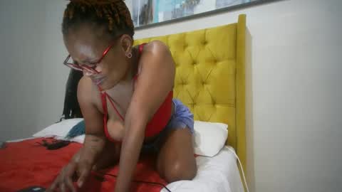 Snapshot of shotofmocha chatting on 10.20.25 shotofmocha online show from 10.20.25