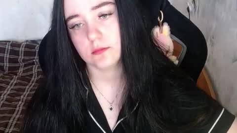 Snapshot of show_for_you chatting on 09.18.25 show_for_you online show from 09.18.25