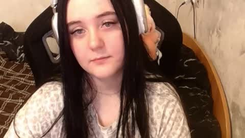 Snapshot of show_for_you chatting on 09.24.25 show_for_you online show from 09.24.25