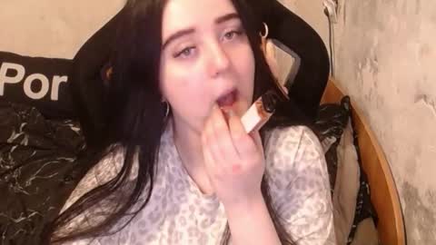 Snapshot of show_for_you chatting on 10.16.25 show_for_you online show from 10.16.25