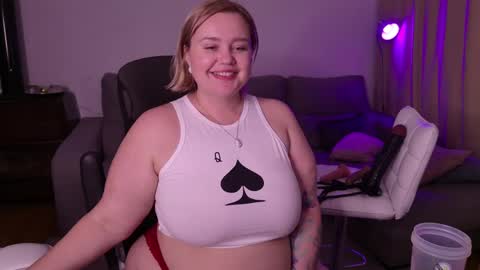 Snapshot of showmebbw chatting on 02.22.25 Mimi online show from 02.22.25