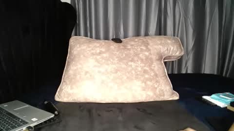 Snapshot of shugacubee chatting on 02.01.25 EVA online show from 02.01.25