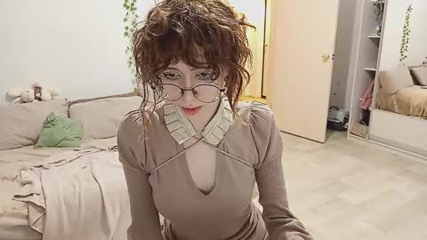 Snapshot of shushencii chatting on 10.27.25 Aria online show from 10.27.25