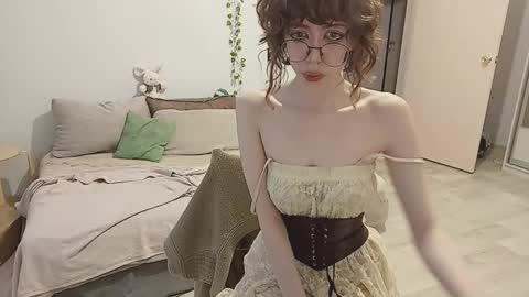 Snapshot of shushencii chatting on 11.10.25 Aria online show from 11.10.25