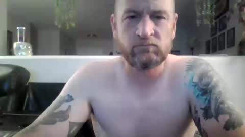 Snapshot of shwmeyours chatting on 10.13.25 shwmeyours online show from 10.13.25