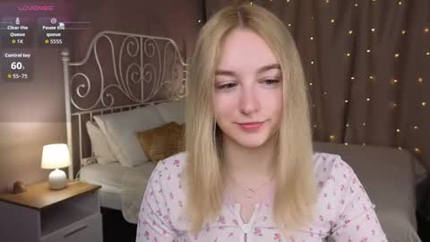 Snapshot of shy__polly chatting on 05.09.26 Polly online show from 05.09.26