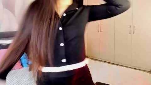 Mika online show from 11.19.25