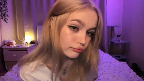 Snapshot of shy_meowmegan chatting on 09.21.25 Megan 3 online show from 09.21.25