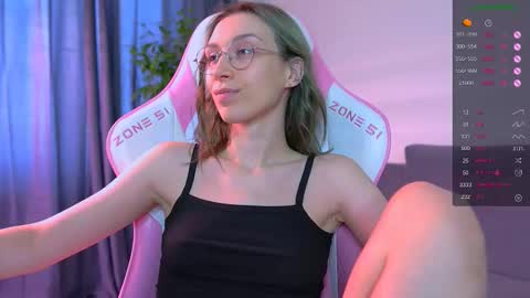 Snapshot of shy_or_horny chatting on 10.19.25 HI i am Marcy online show from 10.19.25