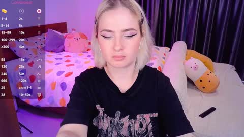 Snapshot of shyfoxxxy chatting on 12.05.24 Effie online show from 12.05.24
