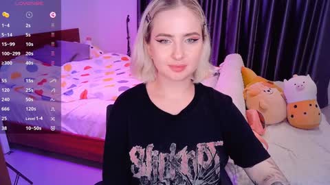 Snapshot of shyfoxxxy chatting on 12.10.24 Effie online show from 12.10.24