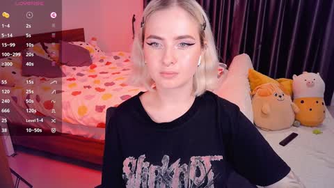 Snapshot of shyfoxxxy chatting on 12.14.24 Effie online show from 12.14.24