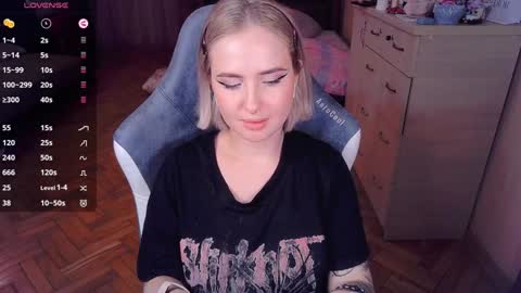 Snapshot of shyfoxxxy chatting on 01.03.25 Effie online show from 01.03.25