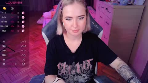 Snapshot of shyfoxxxy chatting on 01.07.25 Effie online show from 01.07.25