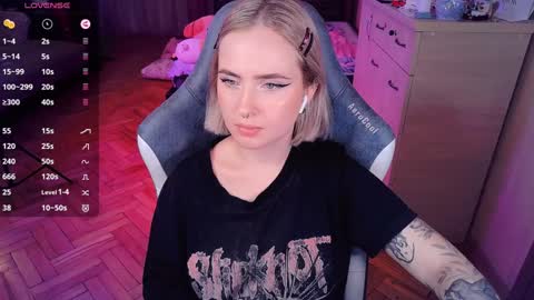 Snapshot of shyfoxxxy chatting on 01.09.25 Effie online show from 01.09.25