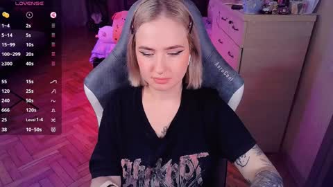Snapshot of shyfoxxxy chatting on 01.14.25 Effie online show from 01.14.25