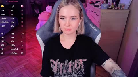Snapshot of shyfoxxxy chatting on 01.24.25 Effie online show from 01.24.25