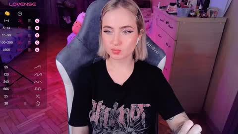 Snapshot of shyfoxxxy chatting on 01.25.25 Effie online show from 01.25.25