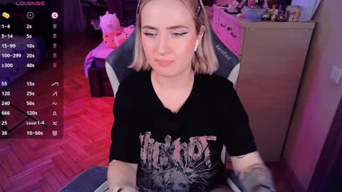 Snapshot of shyfoxxxy chatting on 01.29.25 Effie online show from 01.29.25