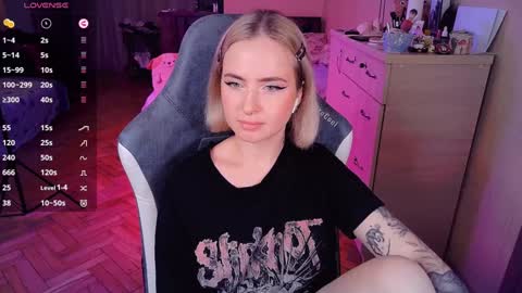 Snapshot of shyfoxxxy chatting on 01.30.25 Effie online show from 01.30.25