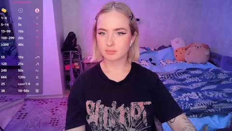 Snapshot of shyfoxxxy chatting on 02.06.25 Effie online show from 02.06.25