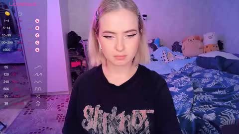 Snapshot of shyfoxxxy chatting on 02.09.25 Effie online show from 02.09.25