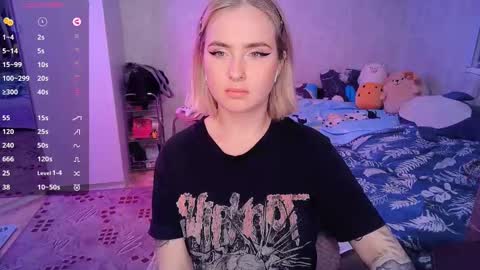 Snapshot of shyfoxxxy chatting on 02.16.25 Effie online show from 02.16.25