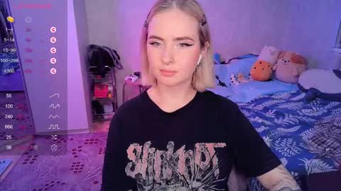 Snapshot of shyfoxxxy chatting on 02.18.25 Effie online show from 02.18.25