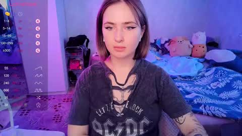 Snapshot of shyfoxxxy chatting on 02.21.25 Effie online show from 02.21.25