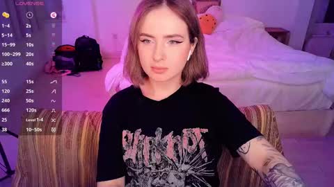 Snapshot of shyfoxxxy chatting on 02.24.25 Effie online show from 02.24.25