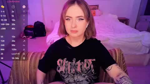 Snapshot of shyfoxxxy chatting on 02.25.25 Effie online show from 02.25.25