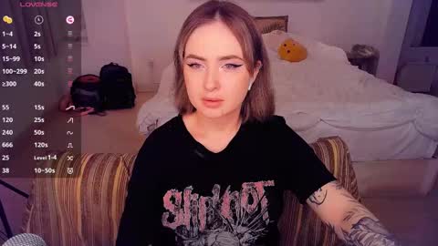 Snapshot of shyfoxxxy chatting on 02.25.25 Effie online show from 02.25.25