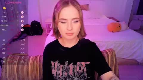 Snapshot of shyfoxxxy chatting on 02.27.25 Effie online show from 02.27.25