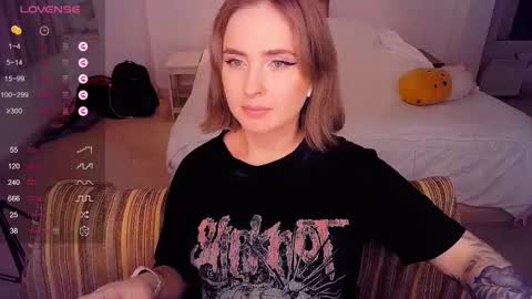 Snapshot of shyfoxxxy chatting on 02.27.25 Effie online show from 02.27.25
